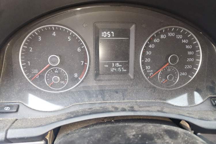 Used Volkswagen Sagitar 2011 1.6L Automatic Comfort Edition Odometer Close Up