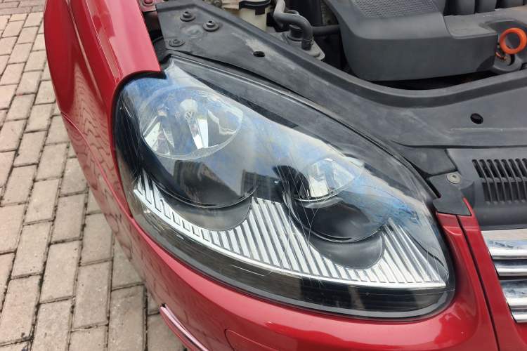 Used Volkswagen Sagitar 2011 1.6L Automatic Comfort Edition Right Front Headlight