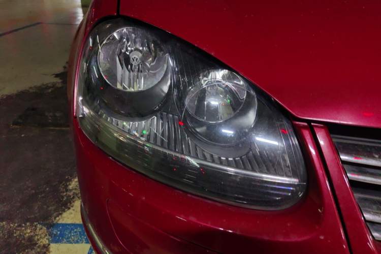 Used Volkswagen Sagitar 2011 1.4 TSI Automatic Luxury Edition Right Front Headlight