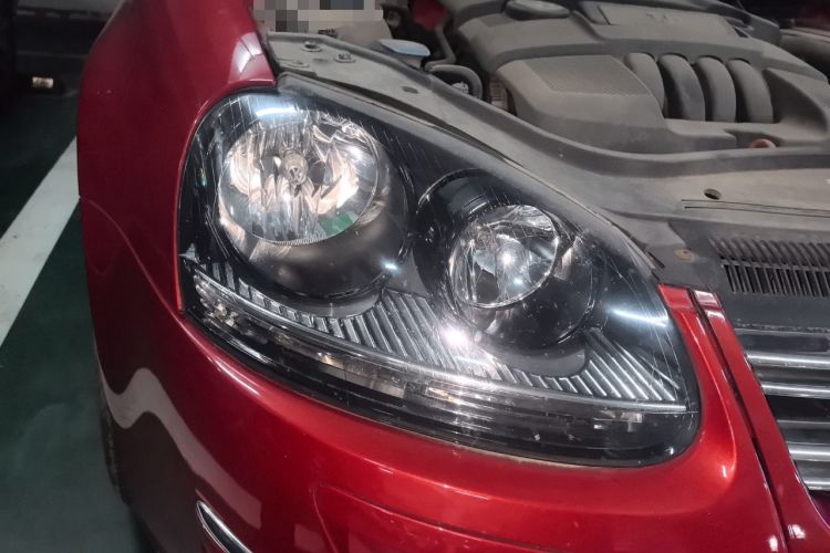 Used Volkswagen Sagitar 2011 1.6L Automatic Comfort Edition Right Front Headlight