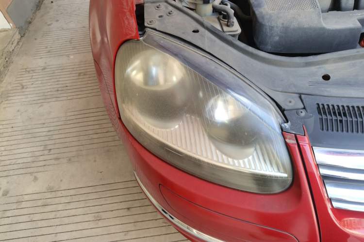 Used Volkswagen Sagitar 2011 1.6L Automatic Fashion Edition Right Front Headlight