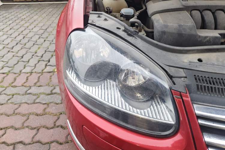 Used Volkswagen Sagitar 2011 1.6L Automatic Comfort Edition Right Front Headlight