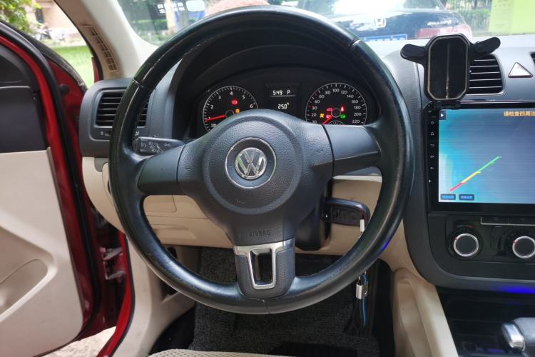 Used Volkswagen Sagitar 2011 1.6L Automatic Special Edition Steering Wheel