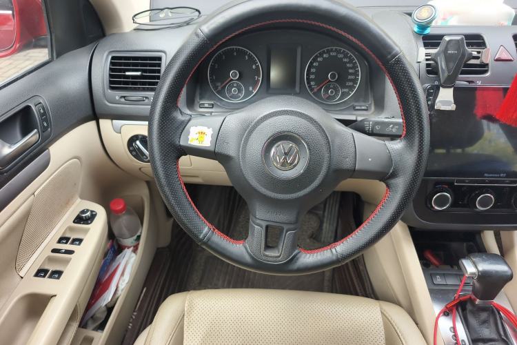 Used Volkswagen Sagitar 2011 1.6L Automatic Comfort Edition Steering Wheel