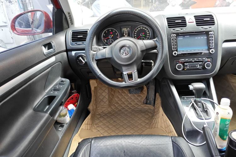 Used Volkswagen Sagitar 2011 1.4 TSI Automatic Luxury Edition Steering Wheel