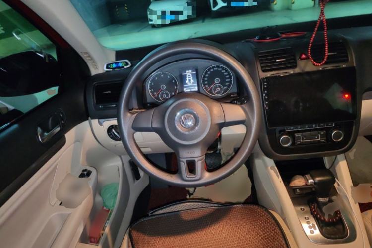 Used Volkswagen Sagitar 2011 1.4 TSI Automatic Luxury Edition Steering Wheel