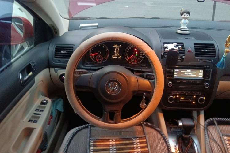 Used Volkswagen Sagitar 2011 1.4 TSI Automatic Tech Model Steering Wheel