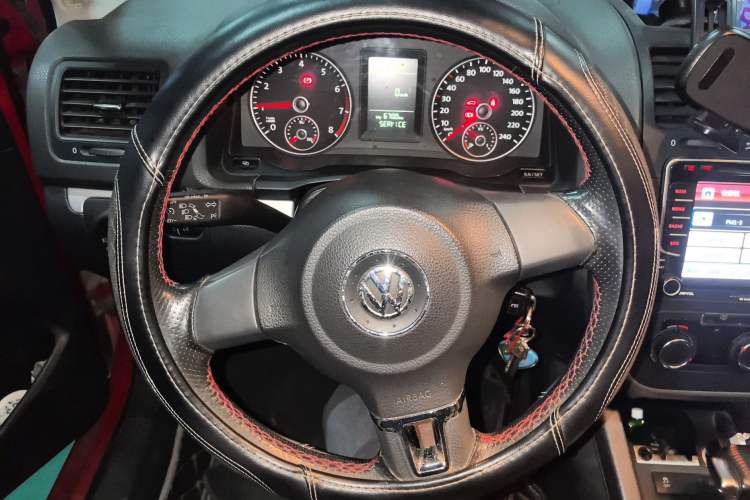 Used Volkswagen Sagitar 2011 1.6L Automatic Comfort Edition Steering Wheel