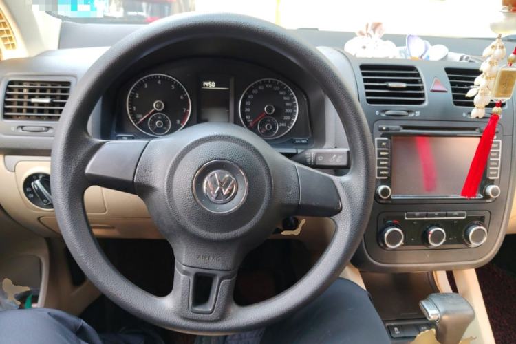 Used Volkswagen Sagitar 2011 1.6L Automatic Comfort Edition Steering Wheel