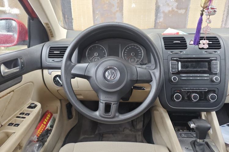 Used Volkswagen Sagitar 2011 1.6L Automatic Comfort Edition Steering Wheel