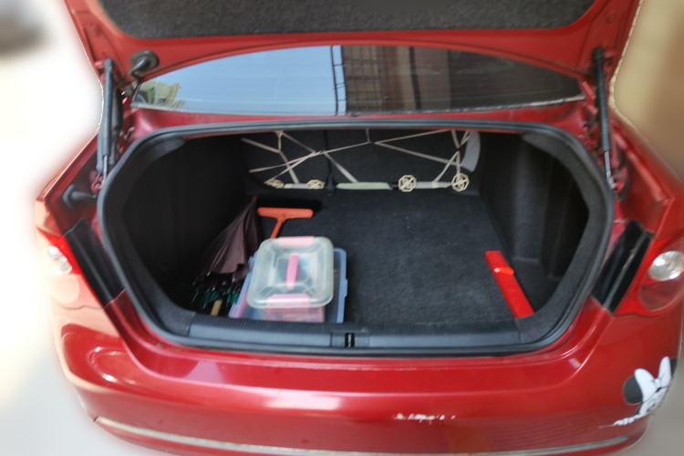 Used Volkswagen Sagitar 2011 1.6L Automatic Fashion Edition Trunk