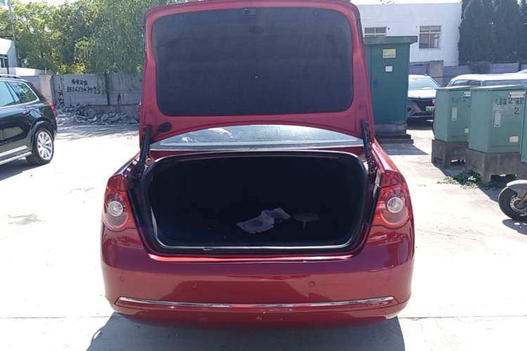 Used Volkswagen Sagitar 2011 1.6L Automatic Comfort Edition Trunk