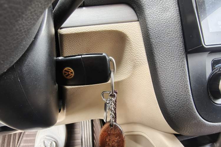 Used Volkswagen Sagitar 2011 1.6L Automatic Comfort Edition Vehicle Key