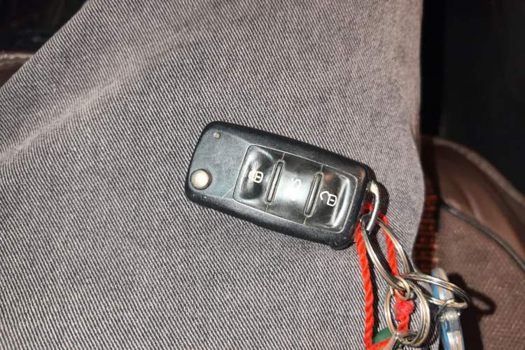 Used Volkswagen Sagitar 2011 1.6L Automatic Comfort Edition Vehicle Key