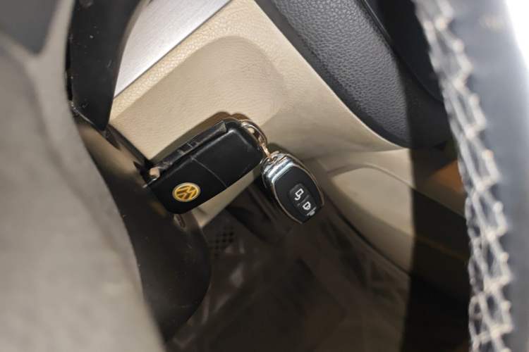 Used Volkswagen Sagitar 2011 1.4 TSI Automatic Luxury Edition Vehicle Key