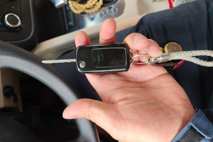 Used Volkswagen Sagitar 2011 1.6L Automatic Comfort Edition Vehicle Key