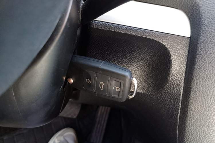 Used Volkswagen Sagitar 2011 1.6L Automatic Comfort Edition Vehicle Key