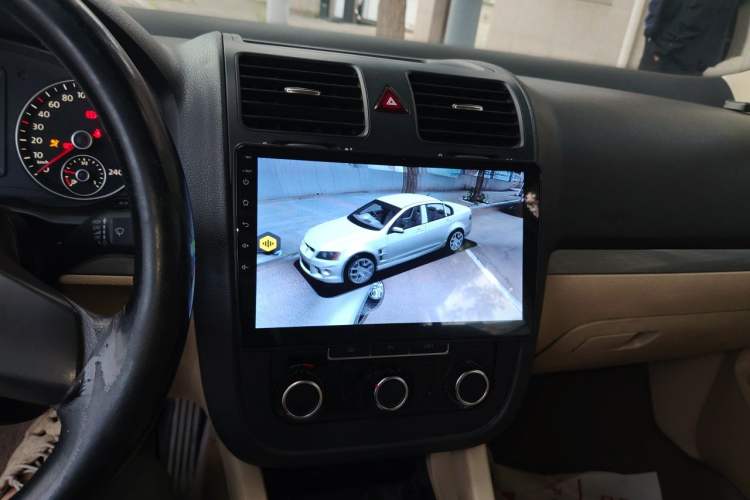 Used Volkswagen Sagitar 2011 1.6L Automatic Comfort Edition Audio And AC Panel
