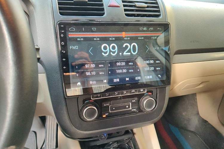 Used Volkswagen Sagitar 2011 1.4 TSI Manual Tech Model Audio And AC Panel