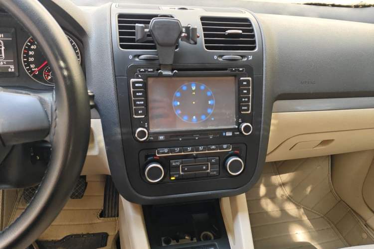 Used Volkswagen Sagitar 2011 1.4 TSI Manual Tech Model Audio And AC Panel
