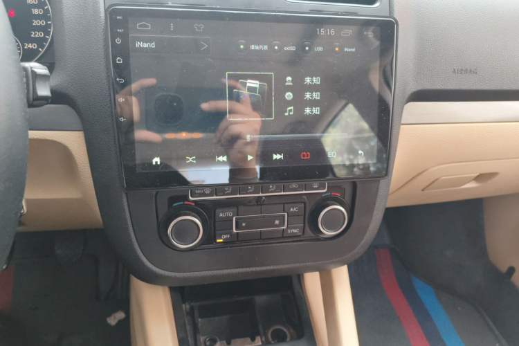 Used Volkswagen Sagitar 2011 1.4 TSI Manual Tech Model Audio And AC Panel