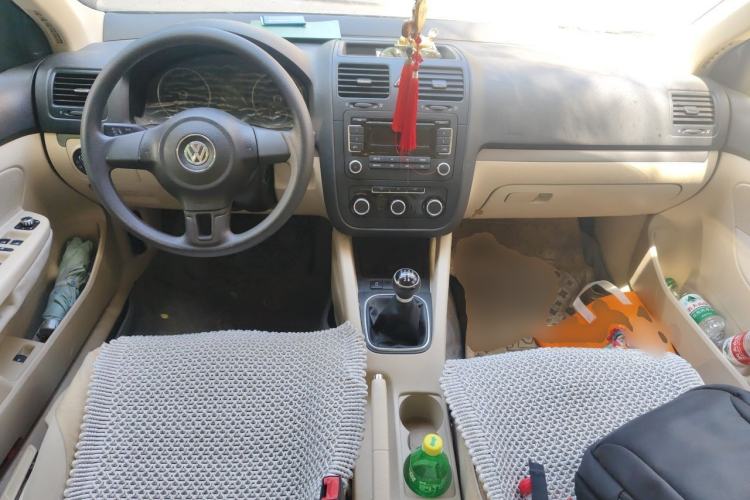 Used Volkswagen Sagitar 2011 1.6L Manual Comfort Version Center Console