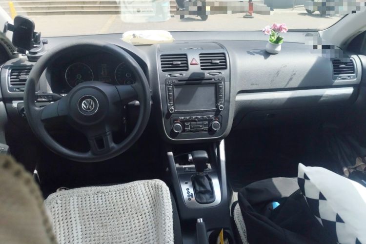Used Volkswagen Sagitar 2011 1.4 TSI Automatic Tech Model Center Console