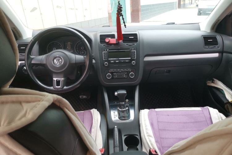 Used Volkswagen Sagitar 2011 1.4 TSI Automatic Luxury Edition Center Console