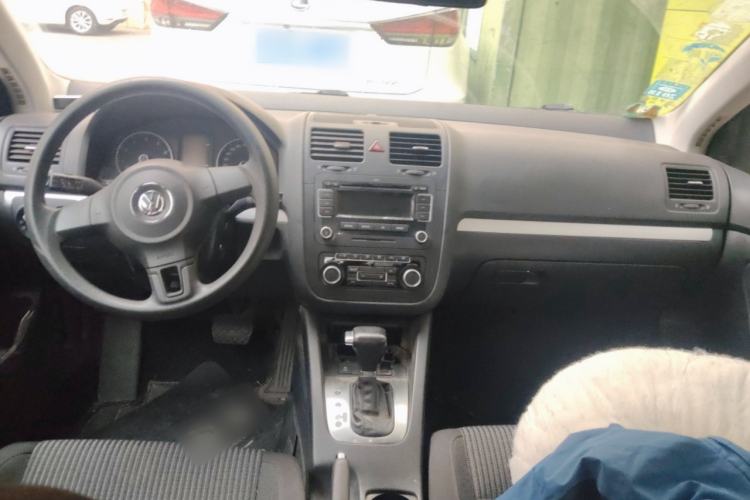 Used Volkswagen Sagitar 2011 1.4 TSI Automatic Tech Model Center Console