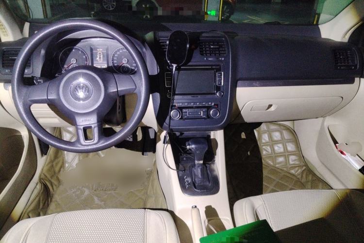 Used Volkswagen Sagitar 2011 1.4 TSI Automatic Tech Model Center Console