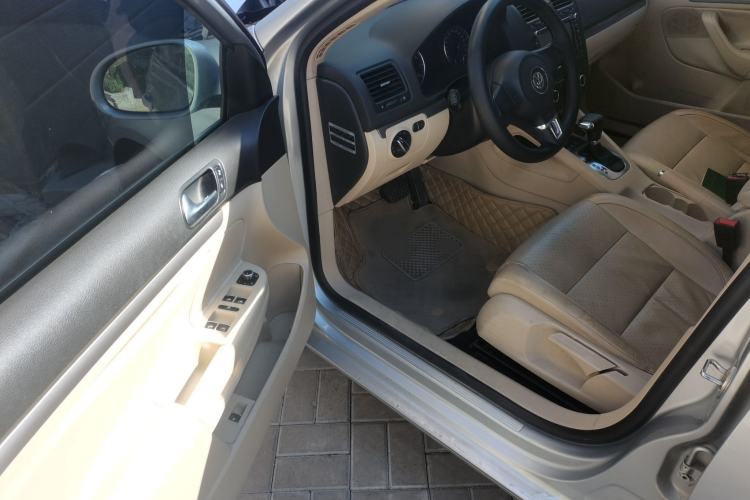 Used Volkswagen Sagitar 2011 1.6L Automatic Special Edition Driver Seat