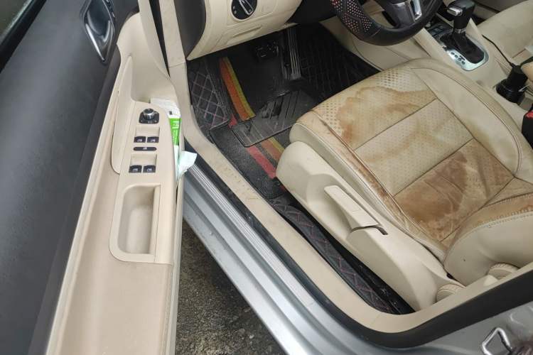 Used Volkswagen Sagitar 2011 1.6L Automatic Special Edition Driver Seat
