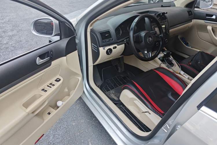 Used Volkswagen Sagitar 2011 1.6L Automatic Special Edition Driver Seat