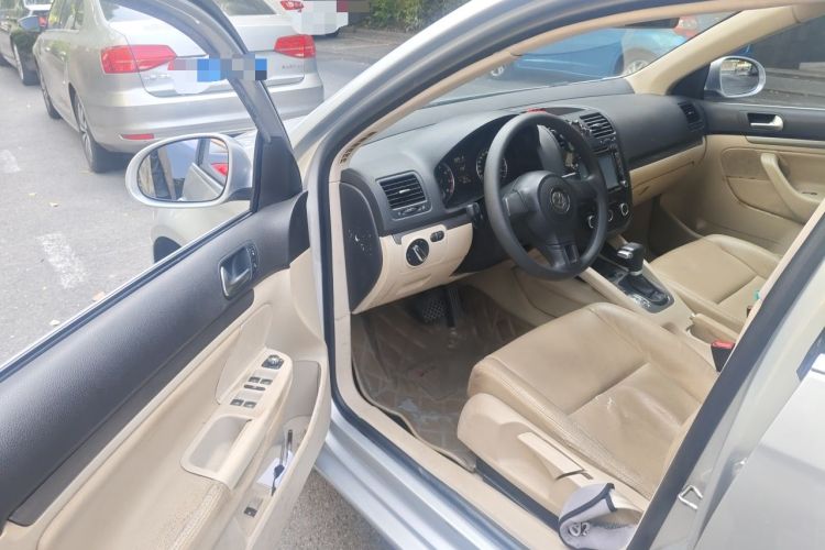 Used Volkswagen Sagitar 2011 1.6L Automatic Fashion Edition Driver Seat