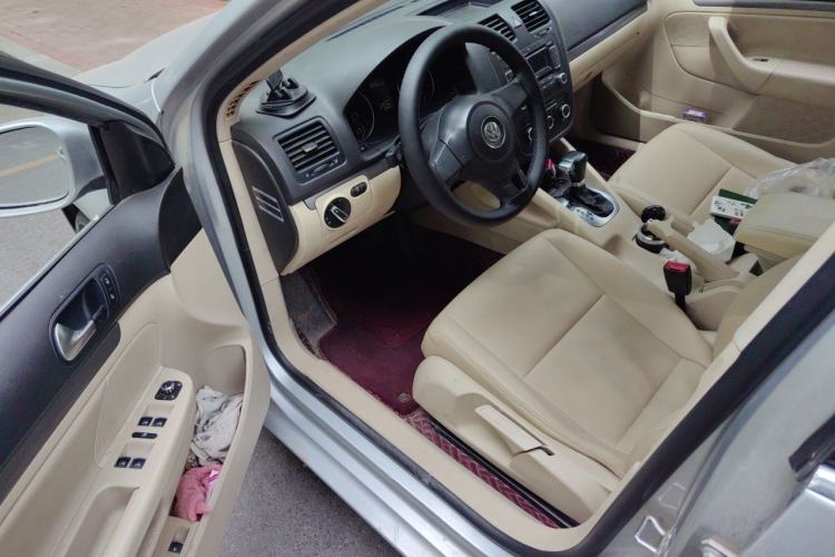Used Volkswagen Sagitar 2011 1.6L Automatic Special Edition Driver Seat