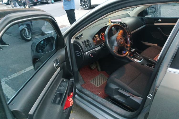 Used Volkswagen Sagitar 2011 1.6L Automatic Fashion Edition Driver Seat