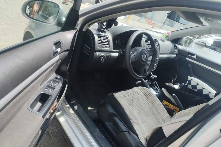 Used Volkswagen Sagitar 2011 1.4 TSI Automatic Tech Model Driver Seat