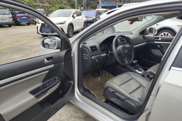 Used Volkswagen Sagitar 2011 1.4 TSI Automatic Tech Model Driver Seat