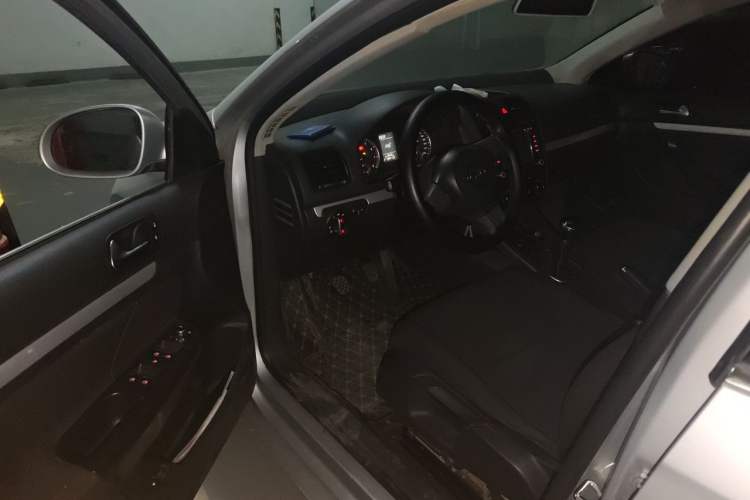 Used Volkswagen Sagitar 2011 1.6L Manual Fashion Edition Driver Seat