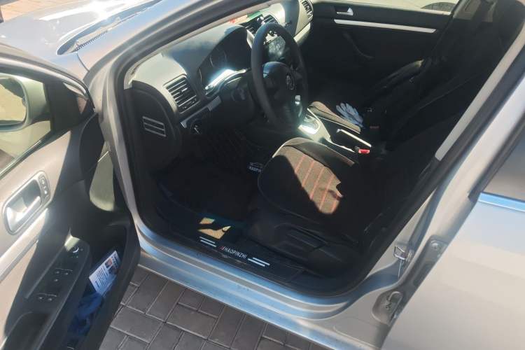 Used Volkswagen Sagitar 2011 1.6L Automatic Comfort Edition Driver Seat