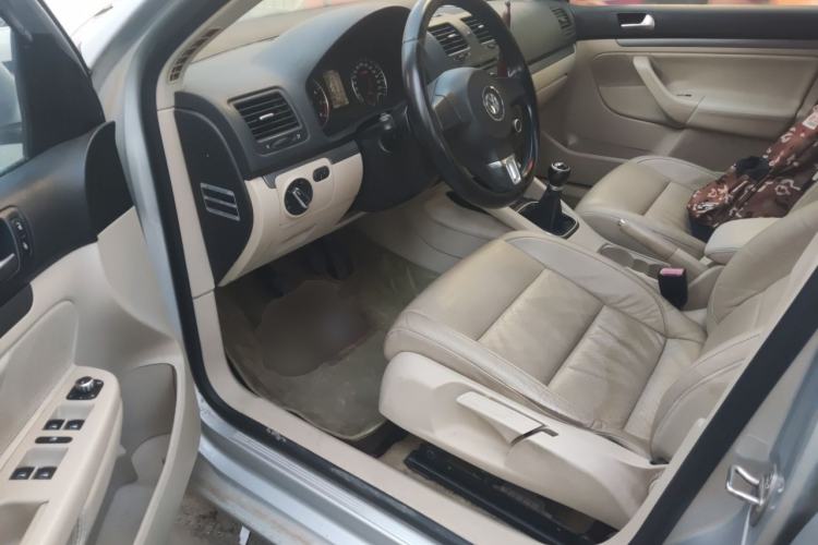 Used Volkswagen Sagitar 2011 1.4 TSI Manual Luxury Edition Driver Seat