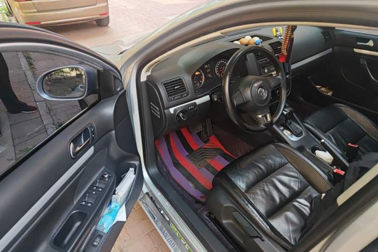 Used Volkswagen Sagitar 2011 1.6L Automatic Special Edition Driver Seat