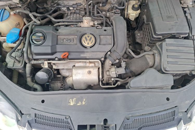 Used Volkswagen Sagitar 2011 1.4 TSI Automatic Tech Model Engine Bay
