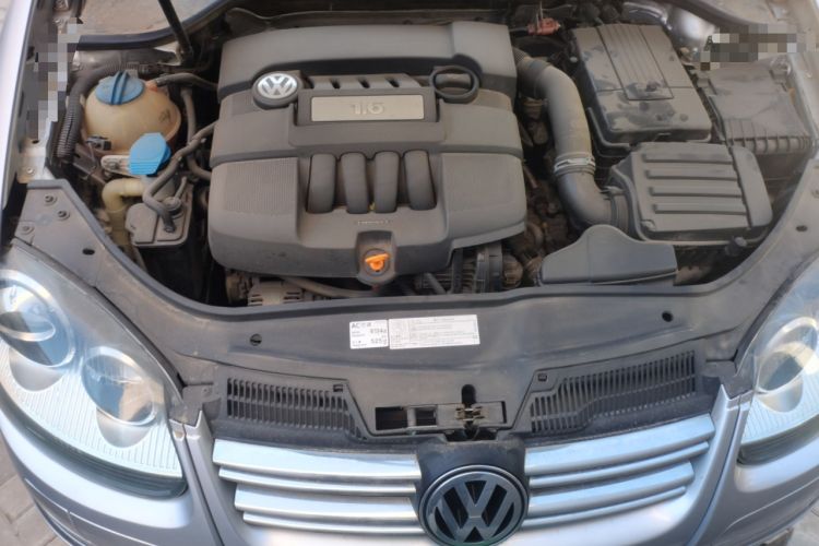 Used Volkswagen Sagitar 2011 1.6L Automatic Special Edition Engine Bay