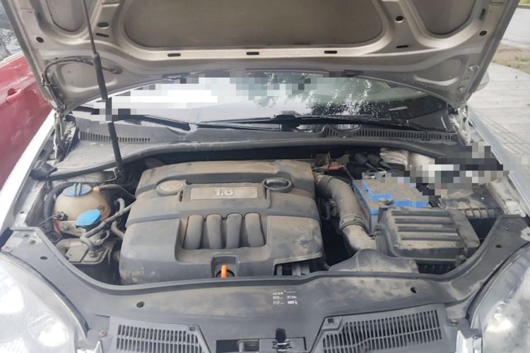 Used Volkswagen Sagitar 2011 1.6L Manual Comfort Version Engine Bay