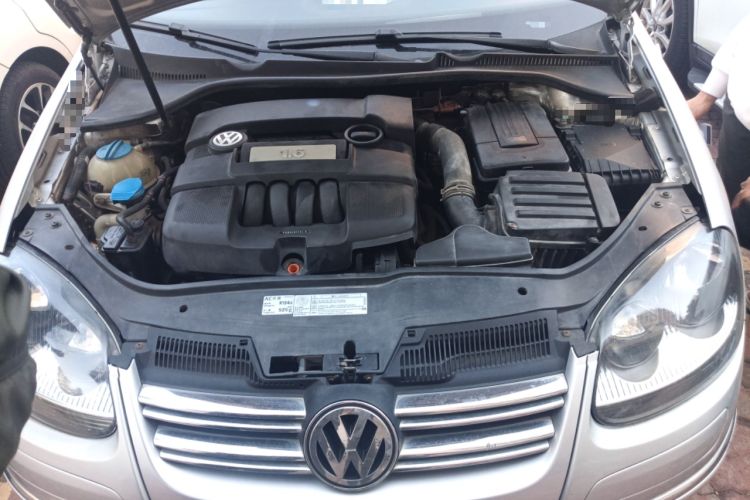 Used Volkswagen Sagitar 2011 1.6L Automatic Comfort Edition Engine Bay