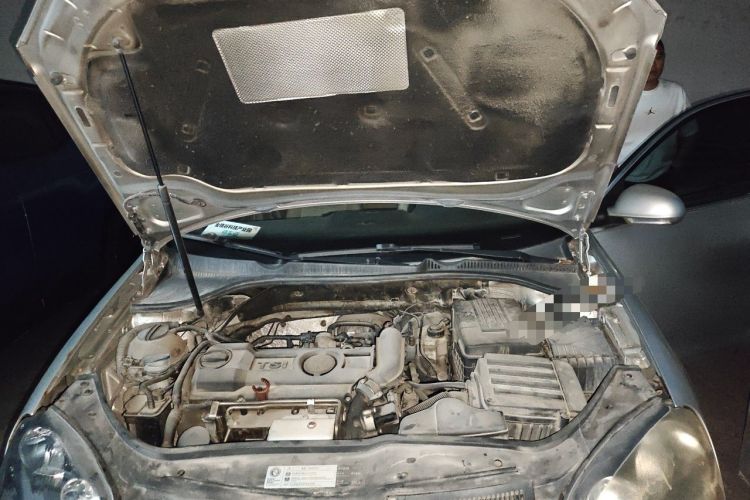 Used Volkswagen Sagitar 2011 1.4 TSI Automatic Luxury Edition Engine Bay