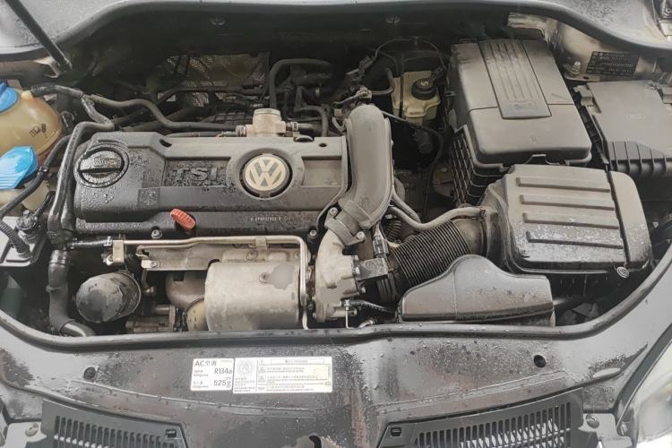 Used Volkswagen Sagitar 2011 1.6L Automatic Special Edition Engine Bay