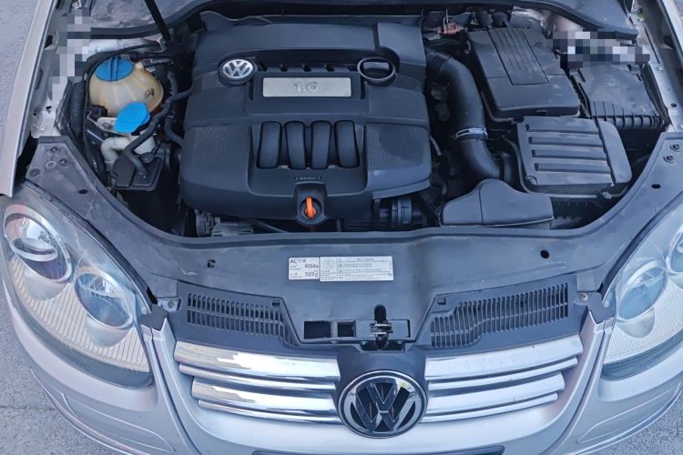 Used Volkswagen Sagitar 2011 1.6L Automatic Special Edition Engine Bay