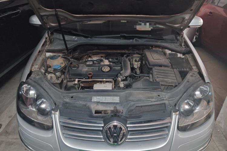Used Volkswagen Sagitar 2011 1.4 TSI Automatic Tech Model Engine Bay